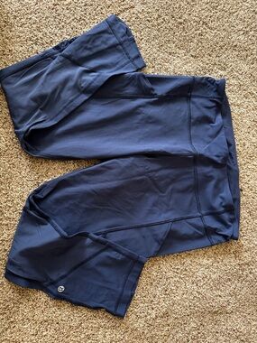 Navy Lululemon Leggings with pockets